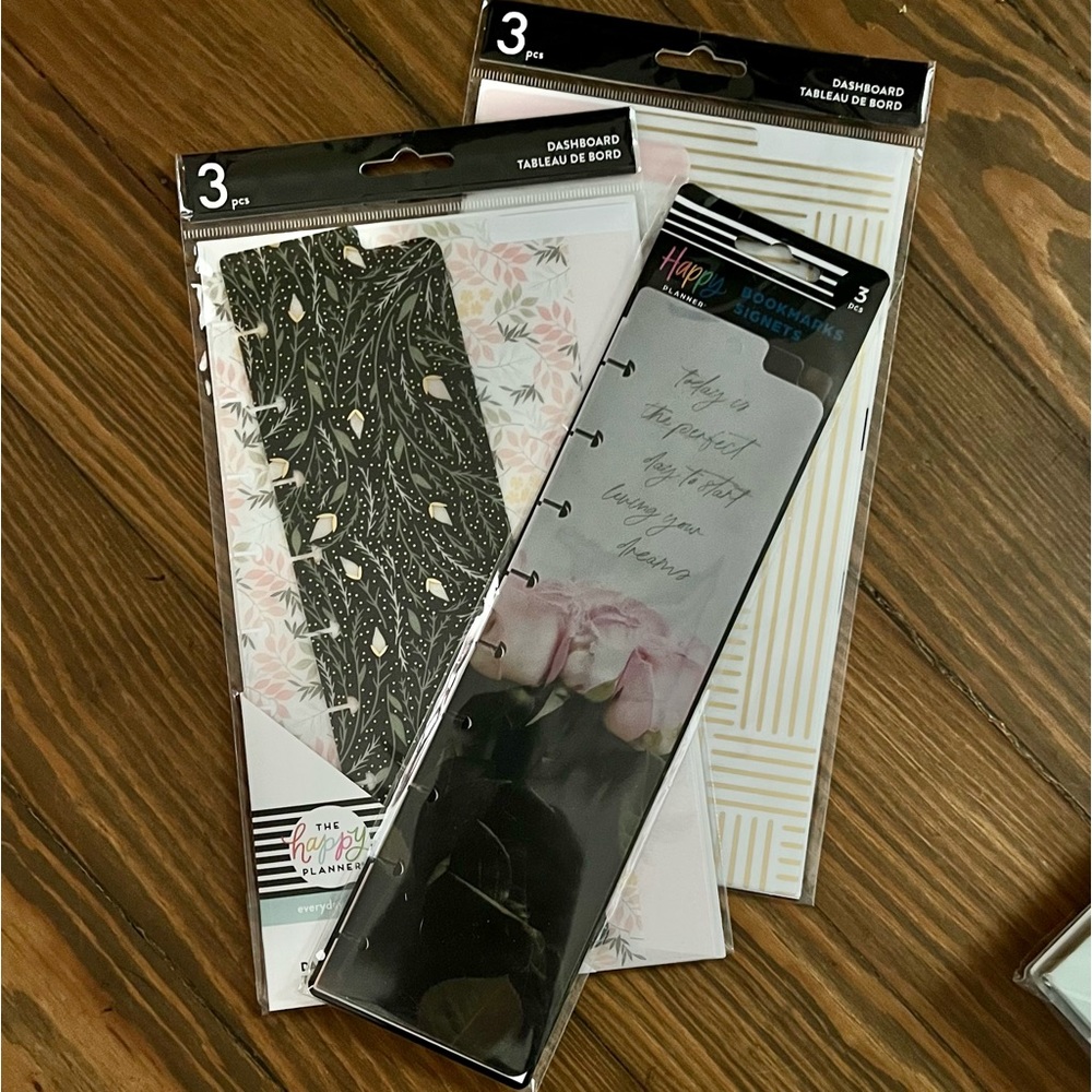 Happy Planner Classic Blushin' It Dashboard, Homebody, Bookmarks-Moody Florals
